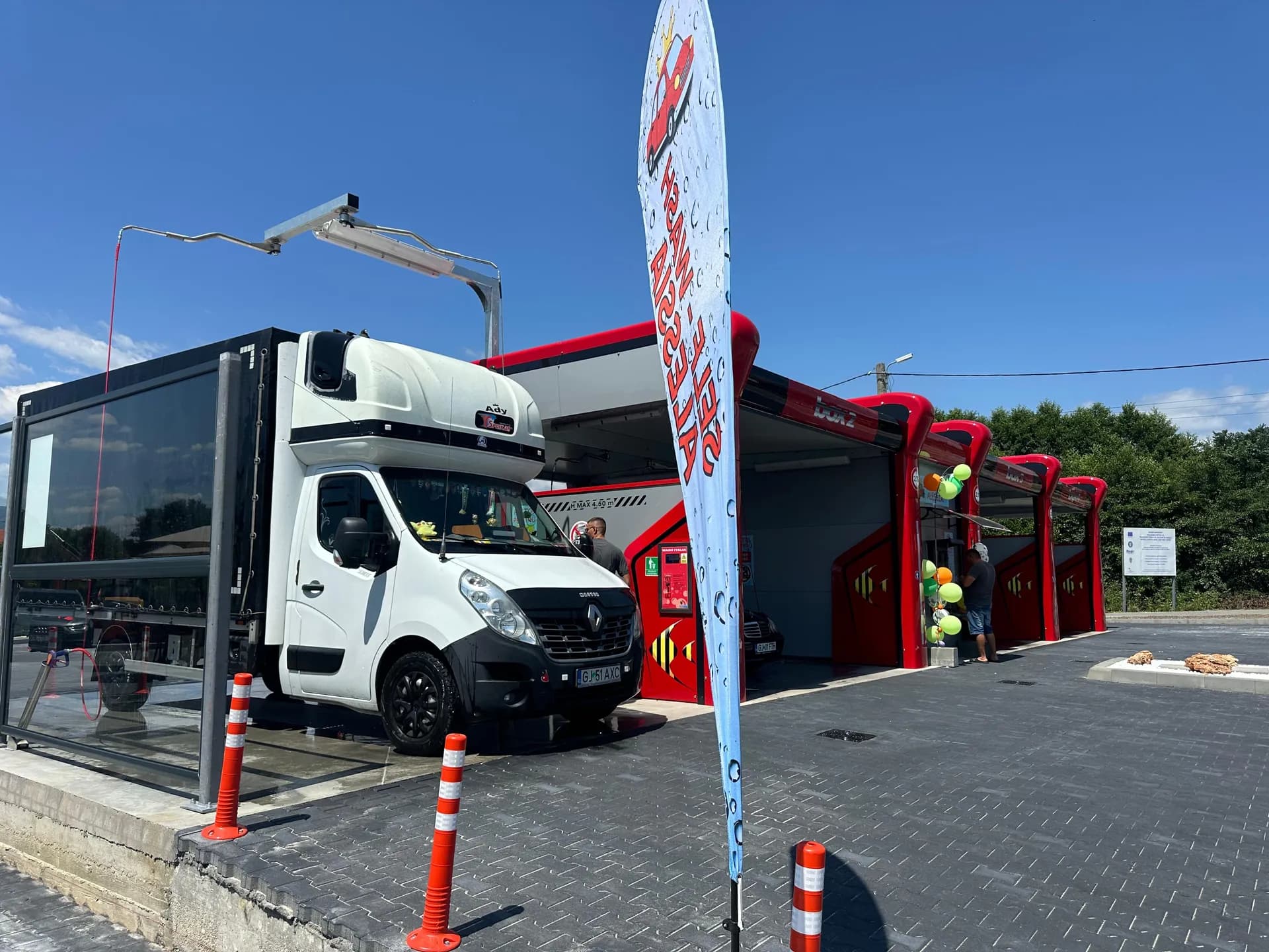 Spălătoria Alessia - exterior noaptea