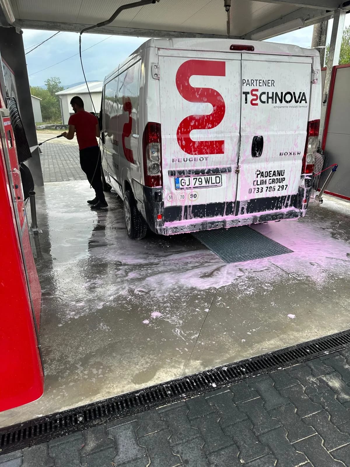 Spălătoria Alessia - exterior noaptea 2